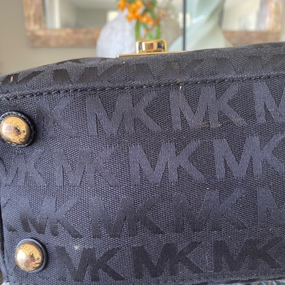 Michael Kors Signature Logo Large Purse (Black) w/Gold Hardware. - Picture 13 of 13
